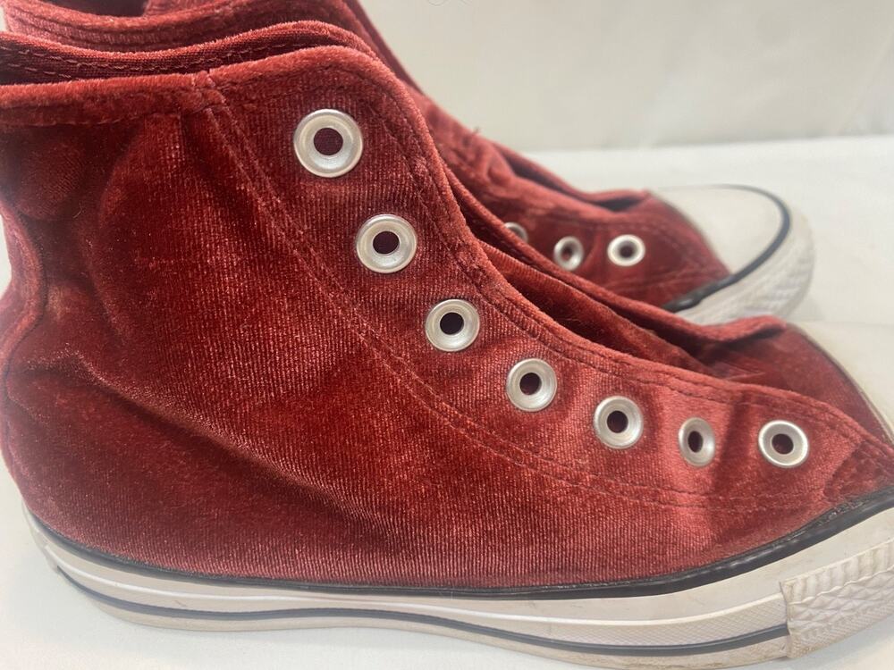 Converse All Star Women’s Red Velvet Velour Chuck Taylor Shoes Size 7 - 557932F